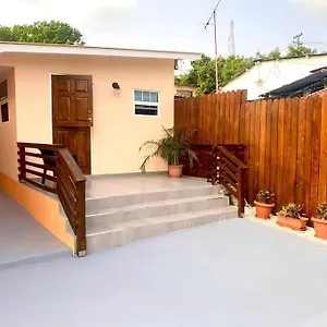 Cozy 1-bedroom Close To City Center Willemstad